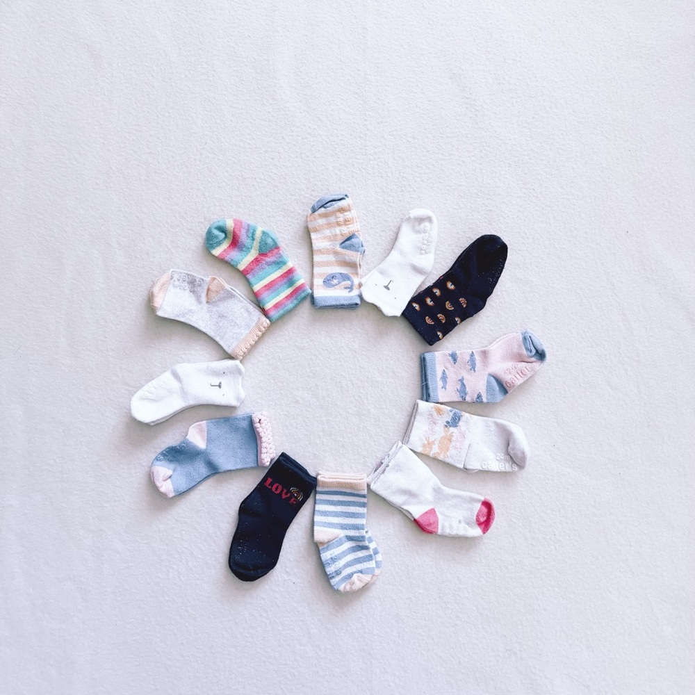 4/$22 Toddler Unisex Socks 12 Pairs Carter's Gap Mixed 6-24M Rainbows Striped
